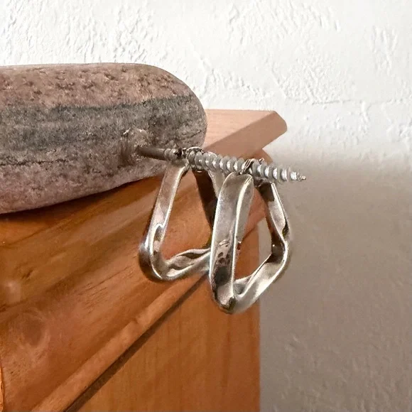 Vintage Bottega Veneta 925 Silver Twist Triangle Hoop Earrings - Picture 3 of 5